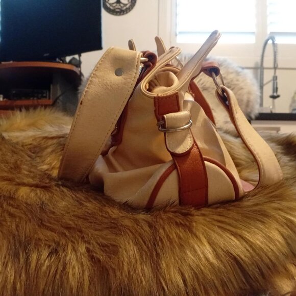 Vintage Y2K Hobo Style Handbag | Cream & Tan | Silver Hardware - Picture 4 of 4